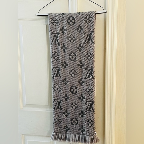 Louis Vuitton Logomania Wool Scarf, Light & Dark Gray Combination - Picture 5 of 12